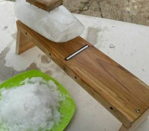 serutan es kayu jati tradisional