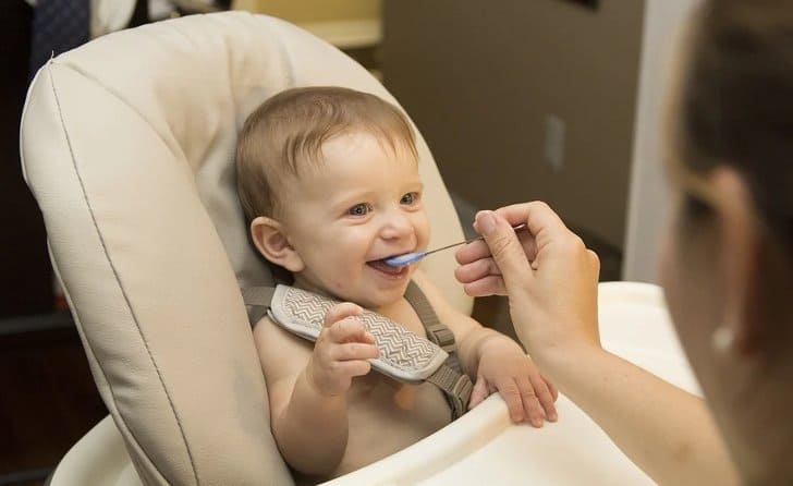 7 Set Alat Makan Bayi Terbaik Yang Sudah Standar SNI